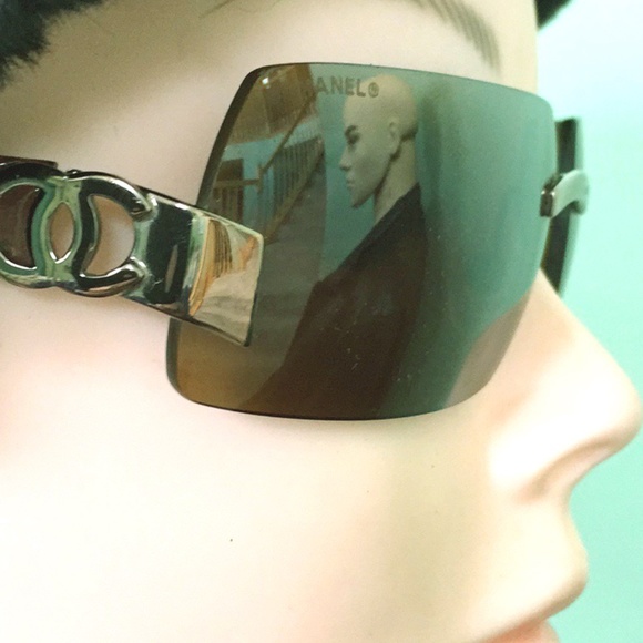 Chanel Brown Sunglasses w/ Case AUTHENTICATED main image 10